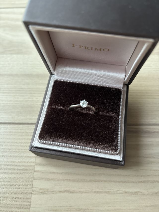 普段使いしやすいデザイン。
シンプルなケースもおしゃれです。