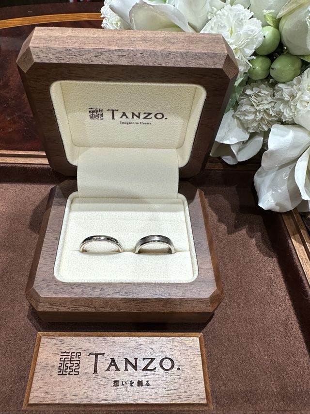 指輪の受け取り時の写真です。