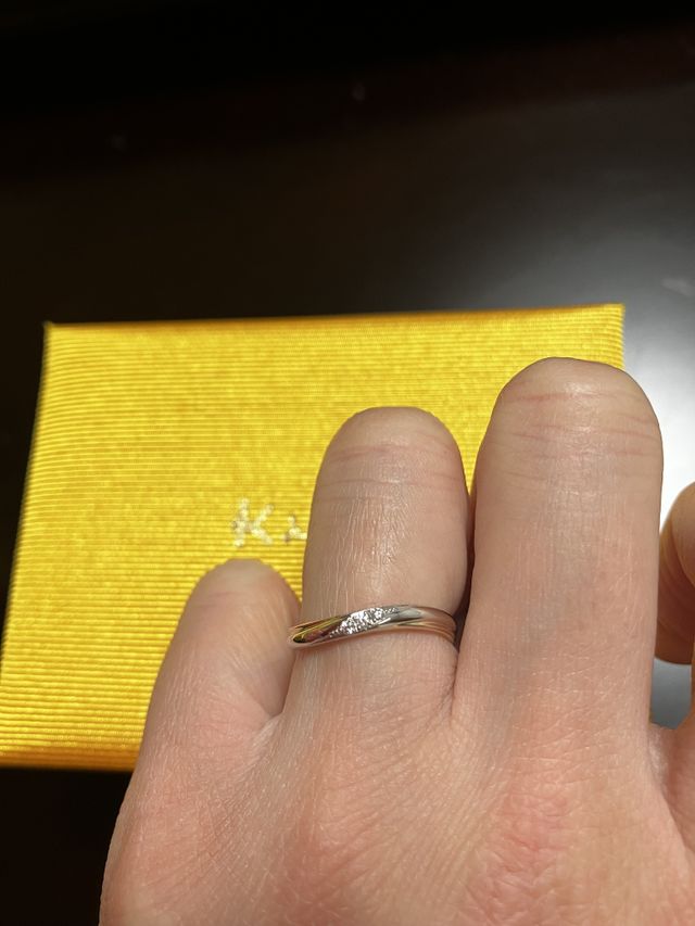 S字ウエーブが指を綺麗に見せてくれます。