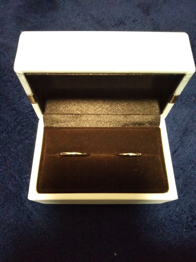 内側には二人の名前をいれてもらってます。