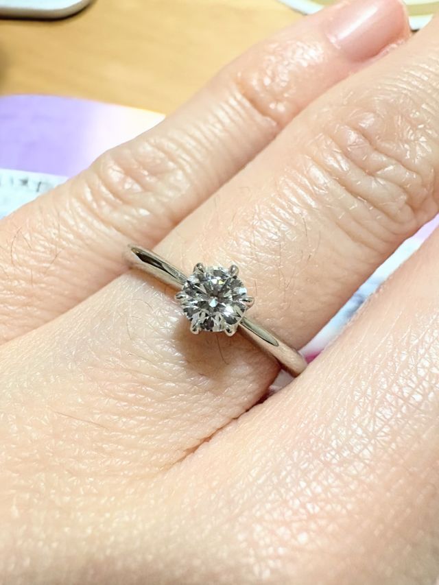 指が細く綺麗に見えるのでとても気に入っています