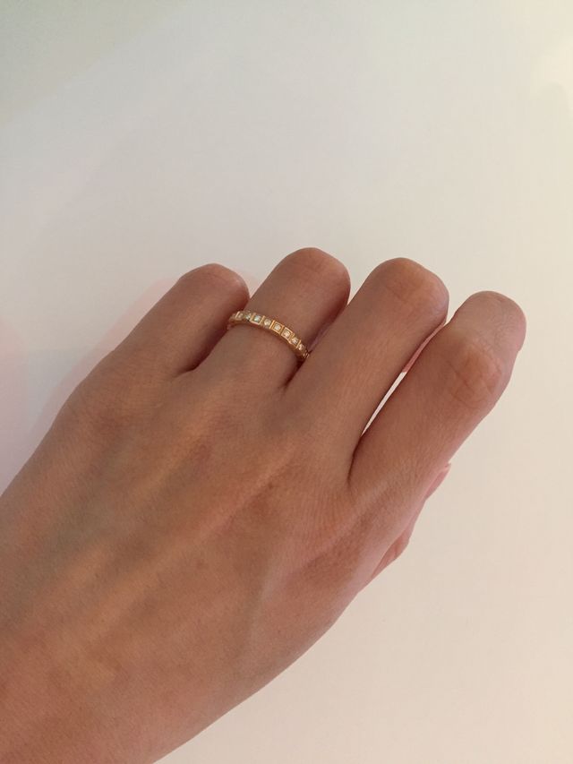 ピンクゴールドです