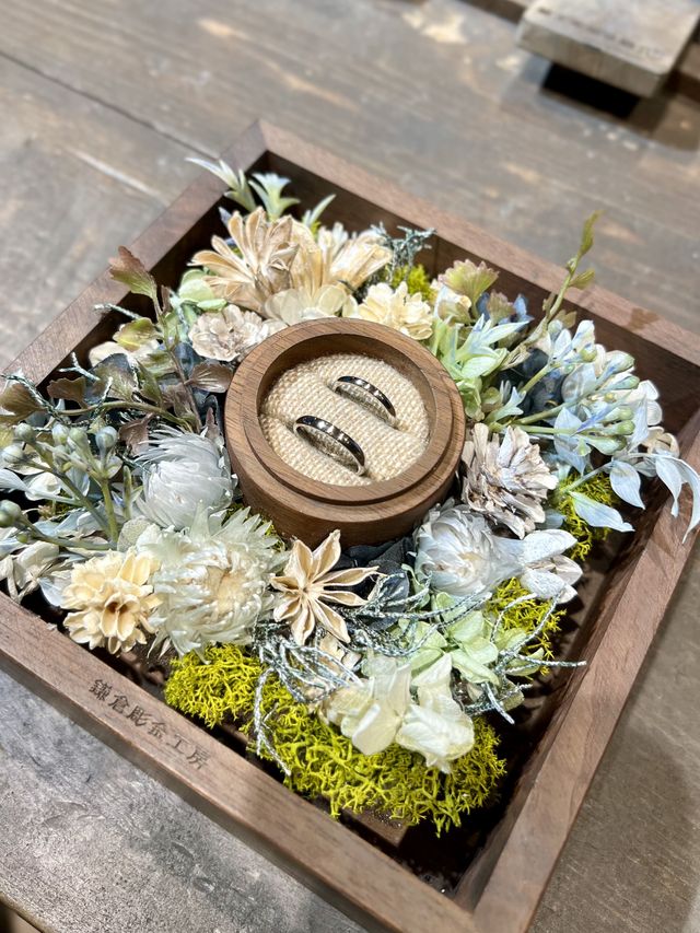 指輪完成後は、お花の箱に入れてくれて写真撮影ができました。
