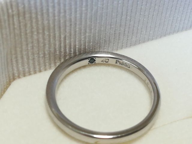 リング内側のブルーダイヤ