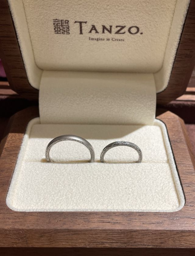 側面加工でペア感を出しつつ、各自好きなデザインにしました。