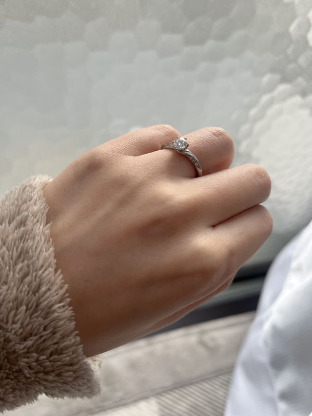 どこからでも輝いてみえるデザインを選びました