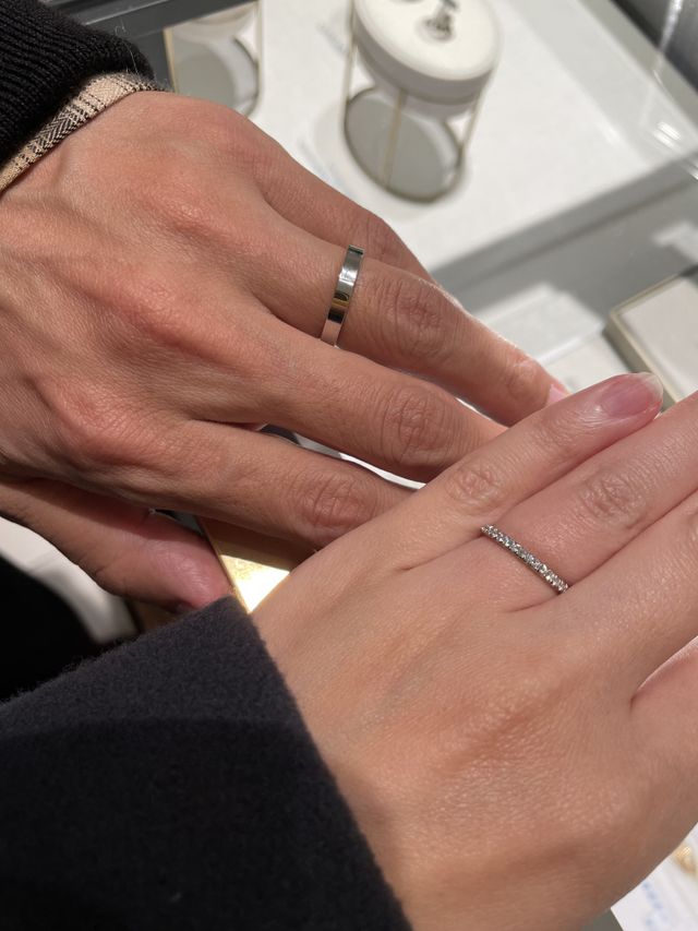 ダイヤが散りばめられています