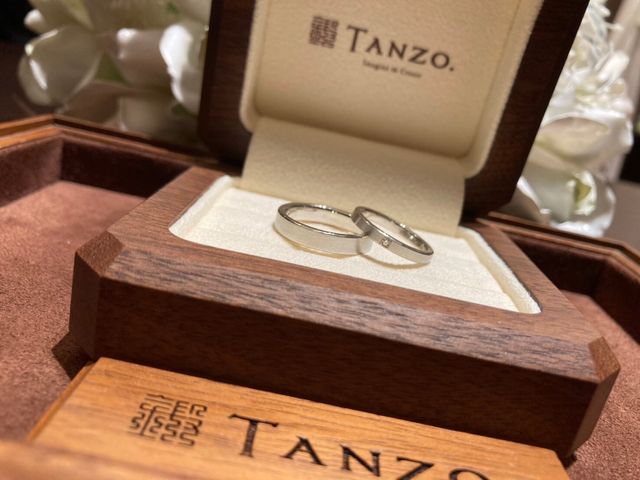 オシャレな角度からの結婚指輪