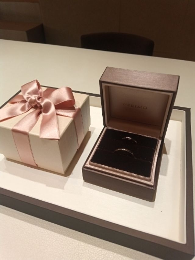 結婚指輪。シンプルで細くてでも洗練されたデザイン