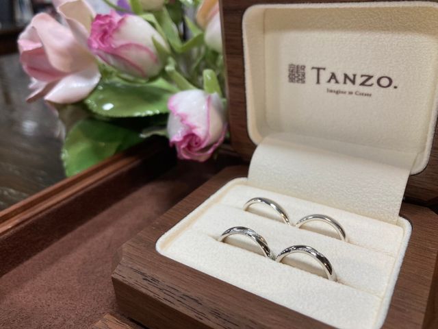 完成した指輪と入籍指輪