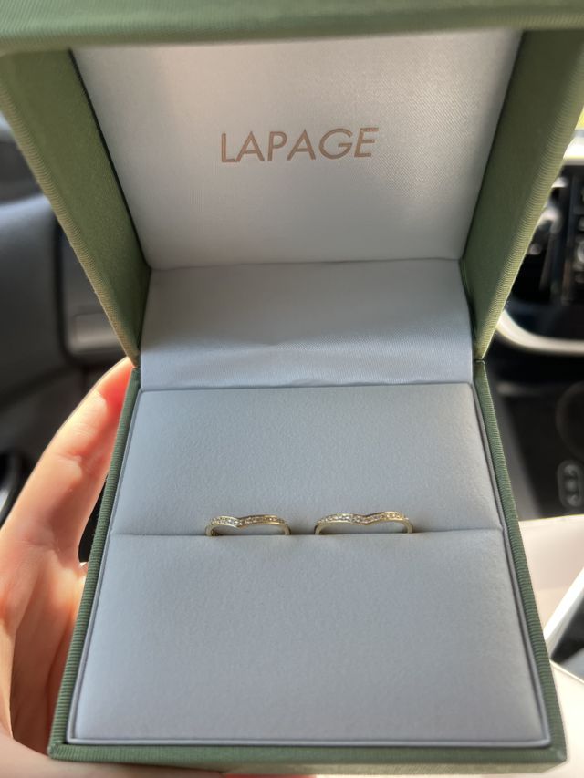 指輪と箱付きの写真