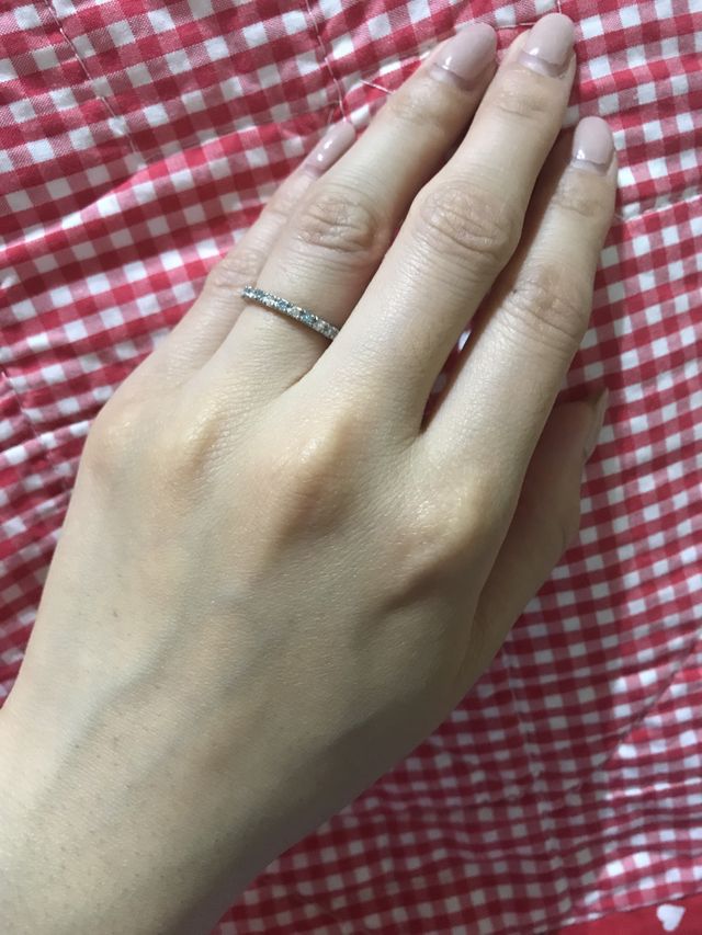 ブルーのダイヤモンドが可愛いです。