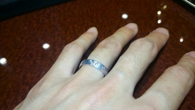 向日葵のデザインの指輪