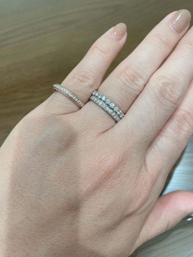 マーニとパエンナの重ね付けは、特別な日にピッタリです。