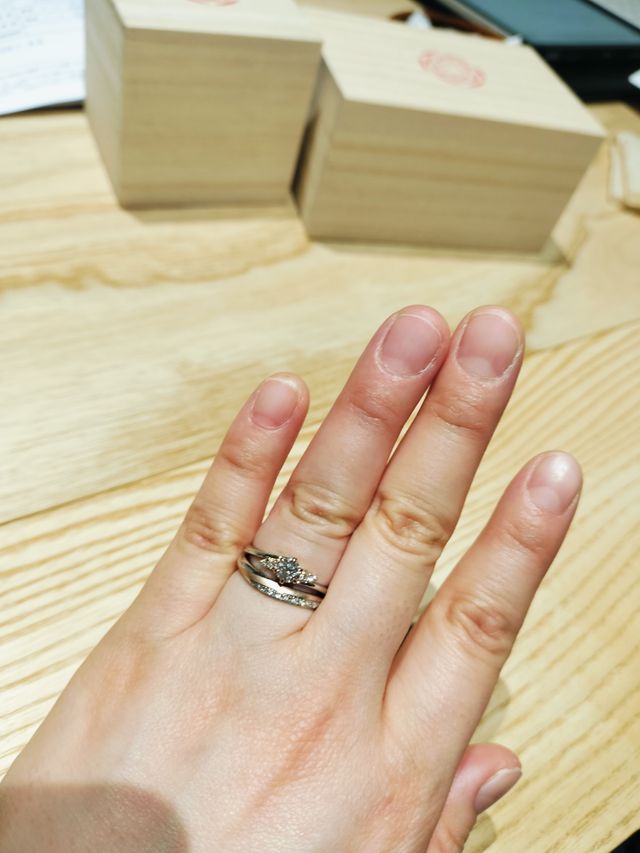 婚約指輪と結婚指輪の重ね付け