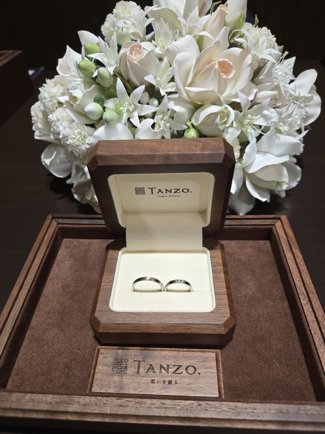 オーダーメイド３ヶ月待って受取りの際の写真
箱もいい感じです