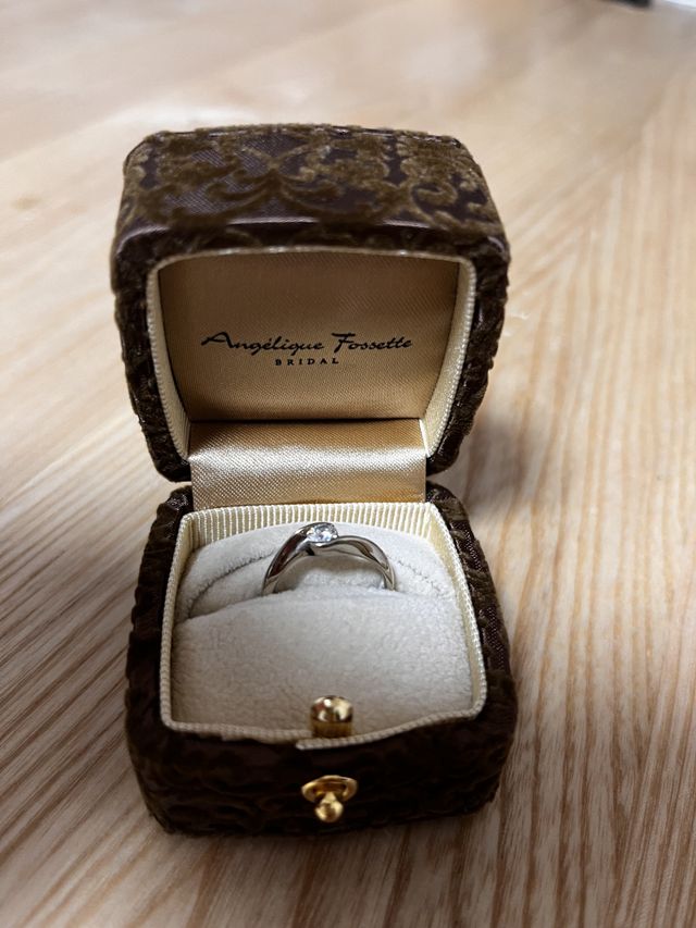 購入した指輪です。ケースも無料でつけてもらいました。