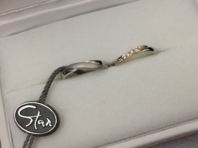 男性用：つや消し、女性用：ピンクゴールドダイヤ入り