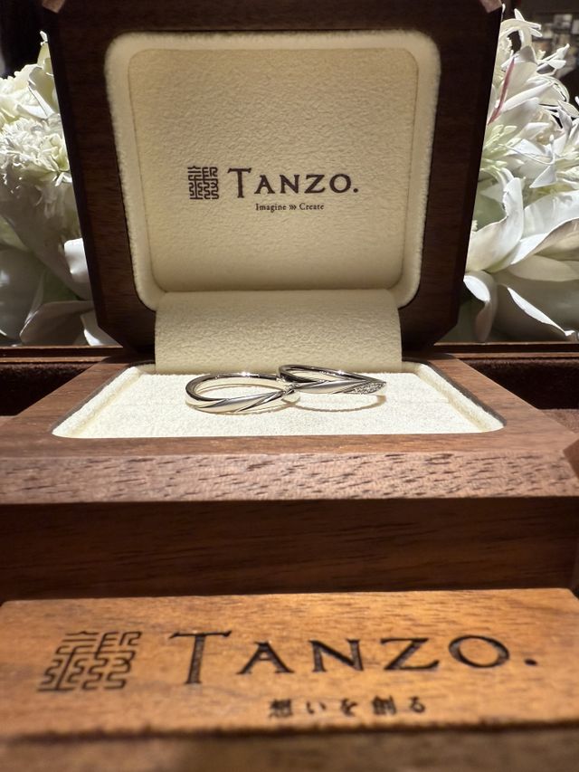 納品時の結婚指輪の写真です。
