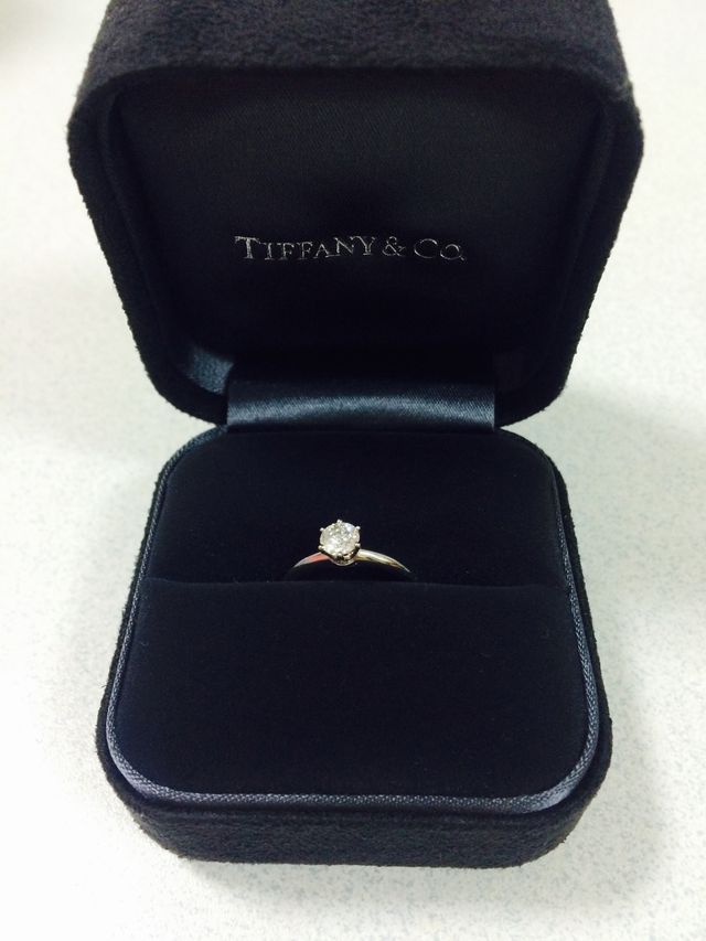 ティファニーブルーの箱と白いリボンの中に入ってました