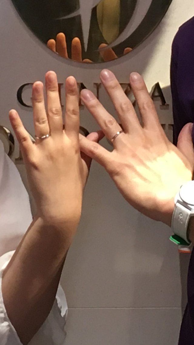 リングの内側に誕生石と刻印がされてます^ ^