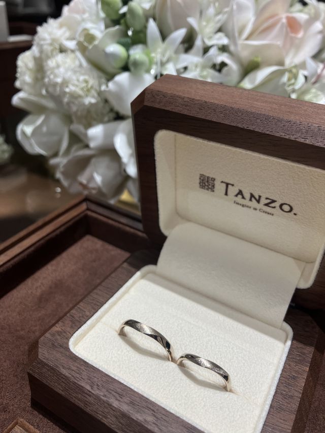 シャンパンゴールド