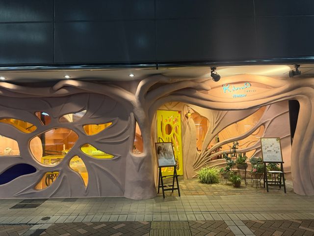 お店の外観も内装もディズニーみたいで大好きです。