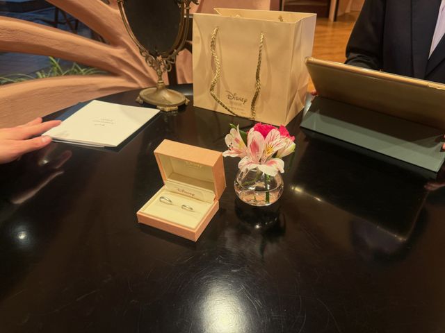 ディズニーのロゴが入っている箱に入れて渡してくださいました。