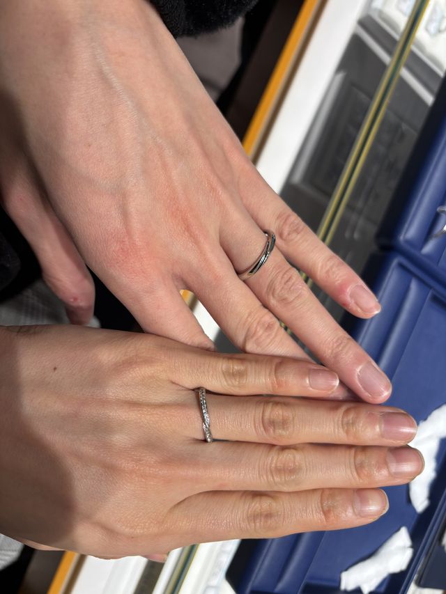 お互いに好きな指輪を結婚指輪に選びました。