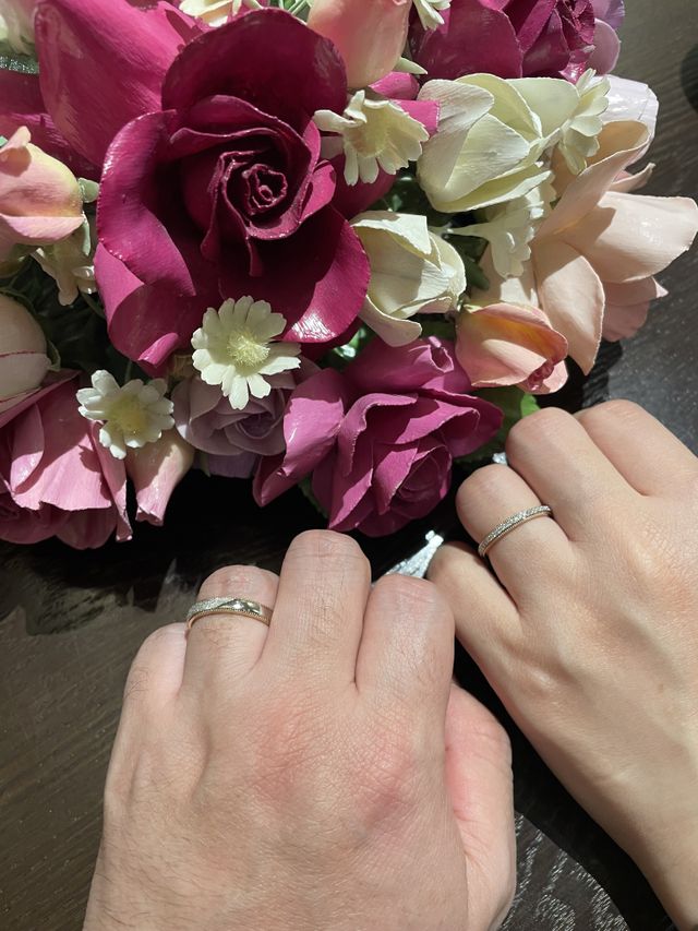 鏡面とスターダスト半々にしてます。妻も同様です。