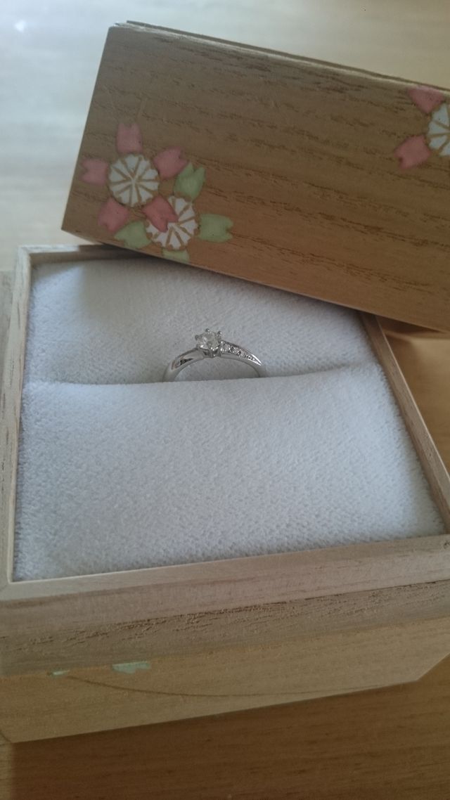 オプションで桐の箱に出来ました