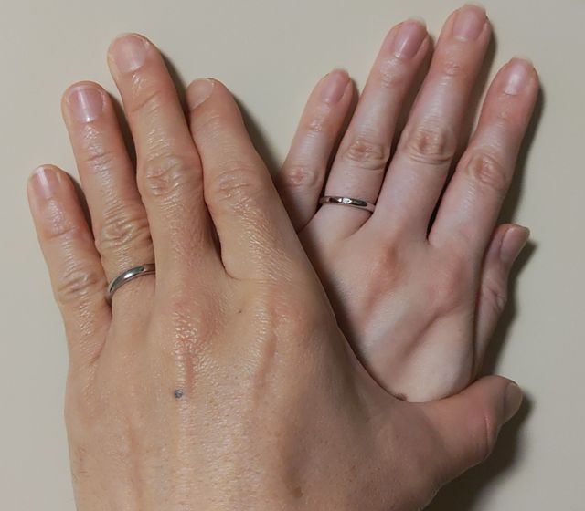 購入して商品受け取り後に撮りました。