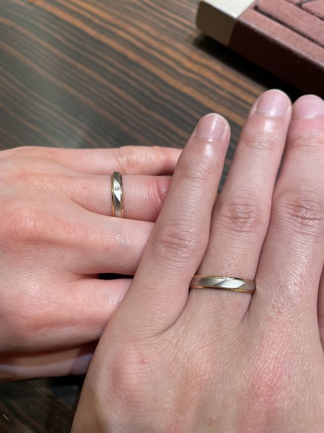 2人で選んで購入した素敵な結婚指輪です。