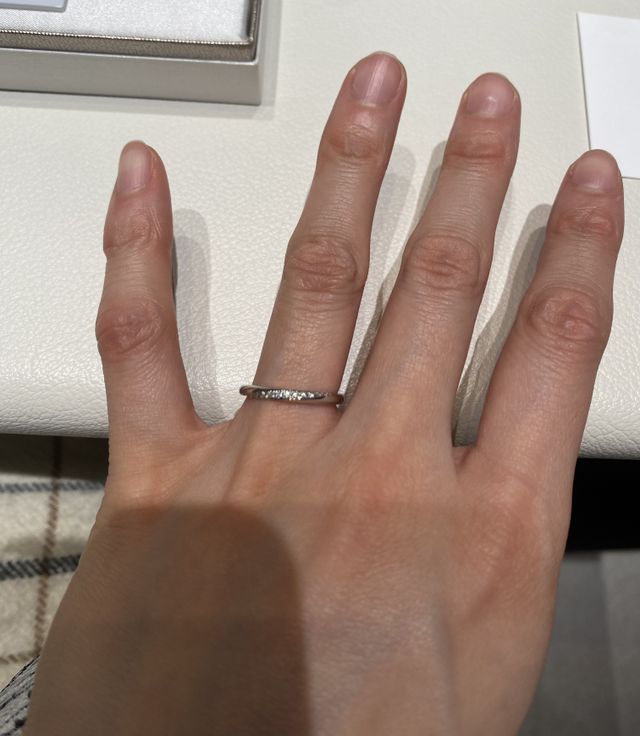 ストレートタイプに斜めにキラキラが入っています