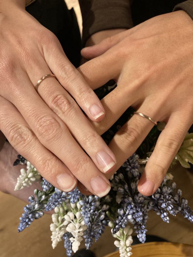 肌の色との相性で指輪を選びました。