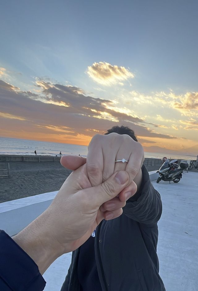 私が大好きな海の前でプロポーズしてくれました。