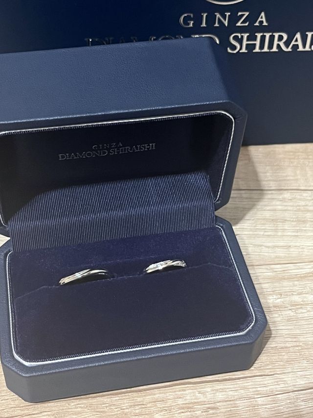 さりげなくダイヤモンドが入っていて気に入っています。