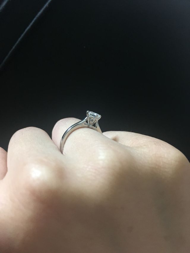 シンプルながら横からのシルエットも綺麗です。