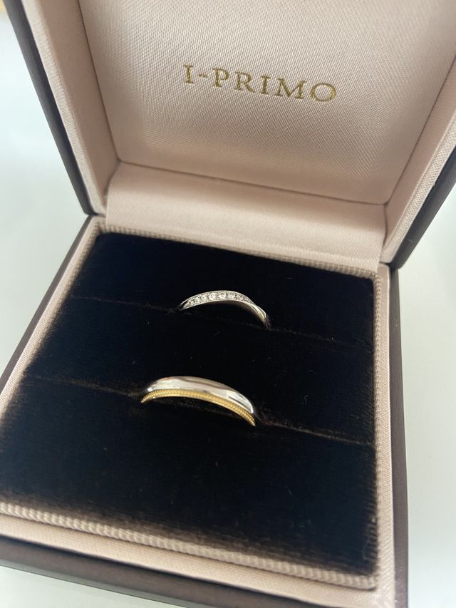 2人が一番気にいる指輪を選んだ結果別々の種類にしました。