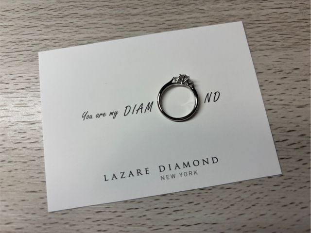 婚約指輪とフォト用カードの組み合わせ