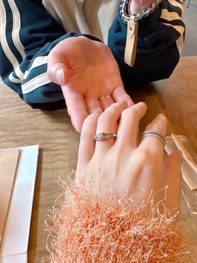 婚約指輪です
私も彼もお気に入りです
