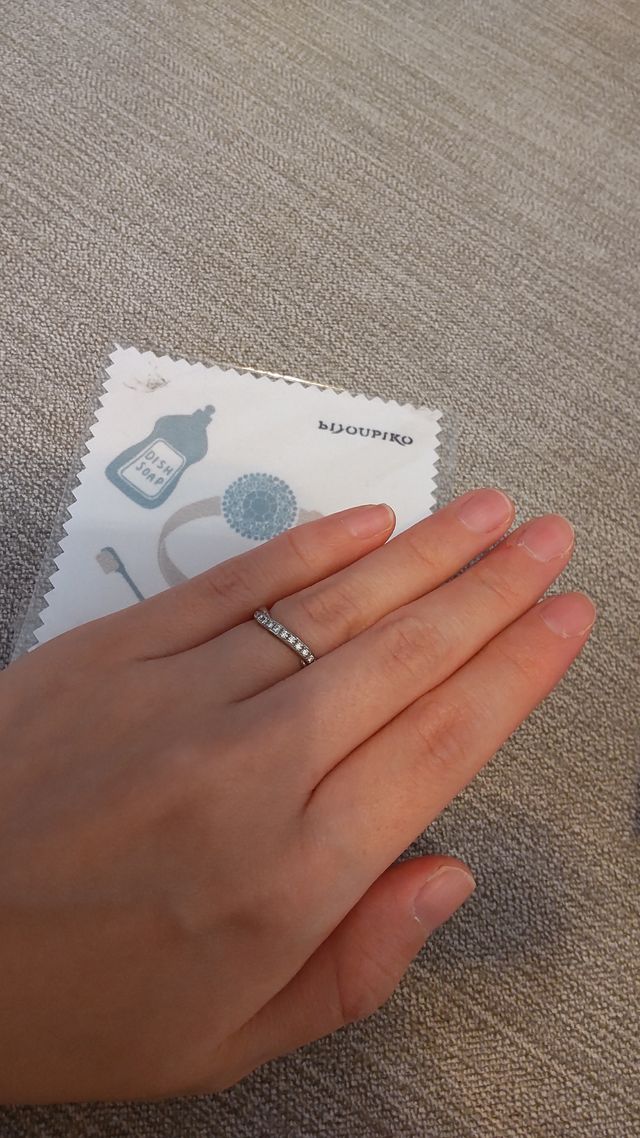 指輪を着用している様子
