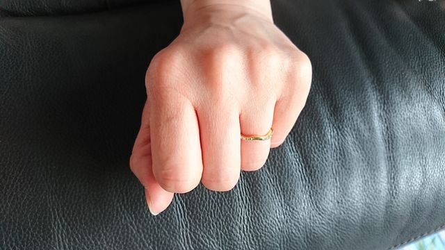 ダイヤが12個ついてます。