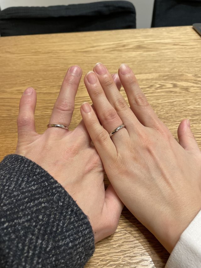 薬指に煌めく結婚の証