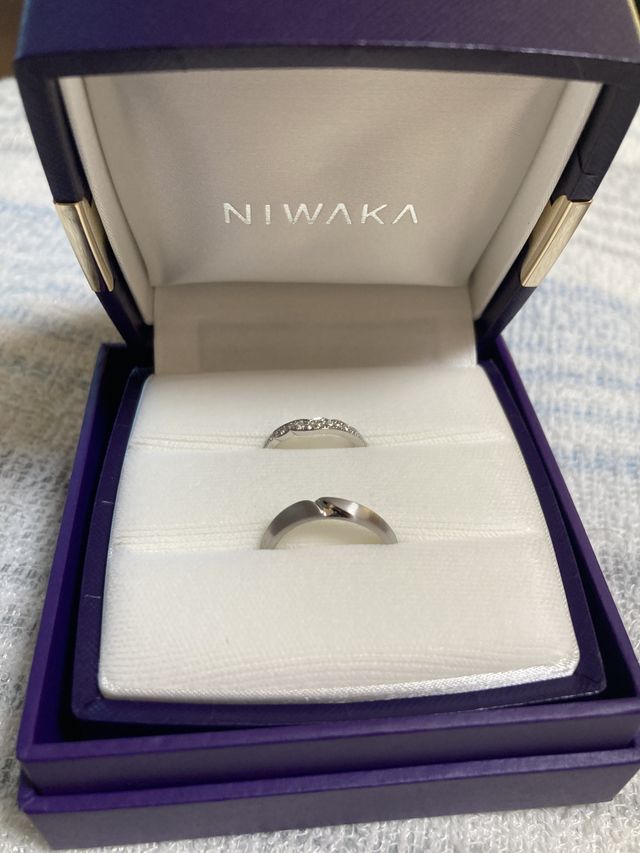 私は花麗、夫は結の結婚指輪を購入しました。
