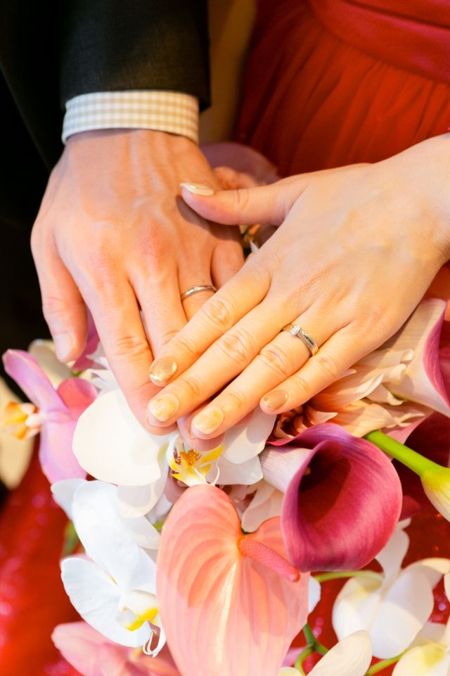 婚約指輪と重ねても素敵です