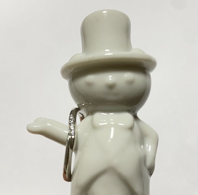 ウェーブが素敵な指輪です。