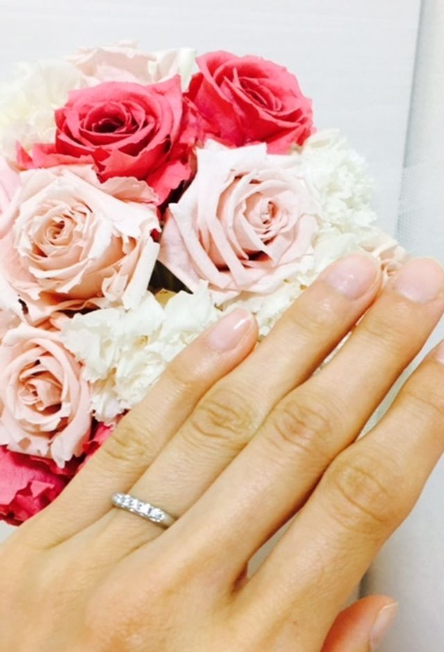 指にすっきりと収まるデザインです