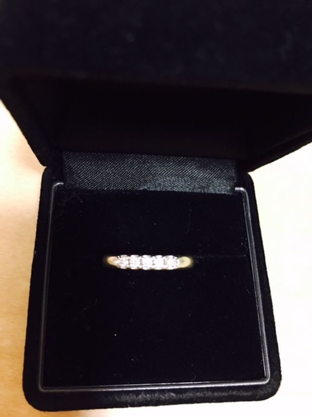 ５粒のダイヤモンドが入った結婚指輪　