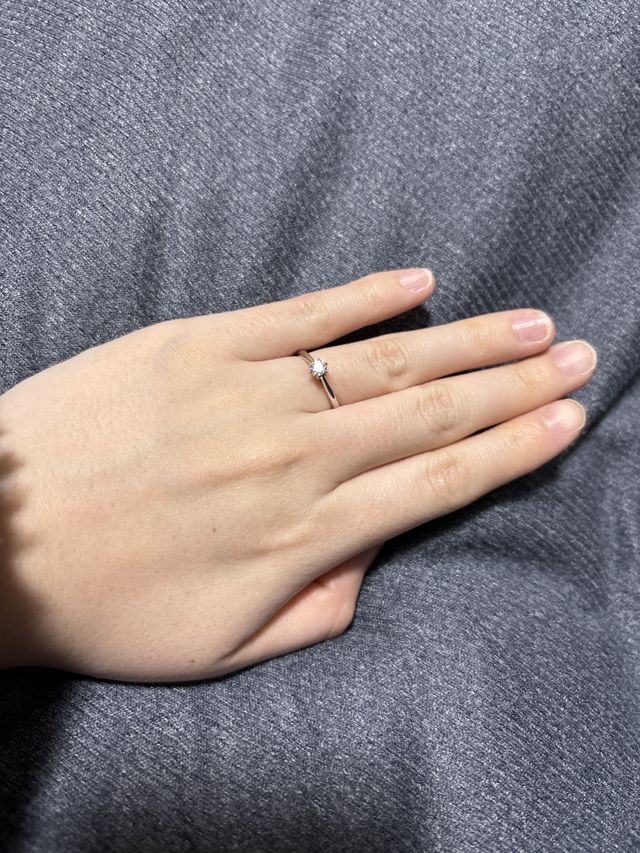 手に肉があるのがコンプレックスでしたが、綺麗に見えます。